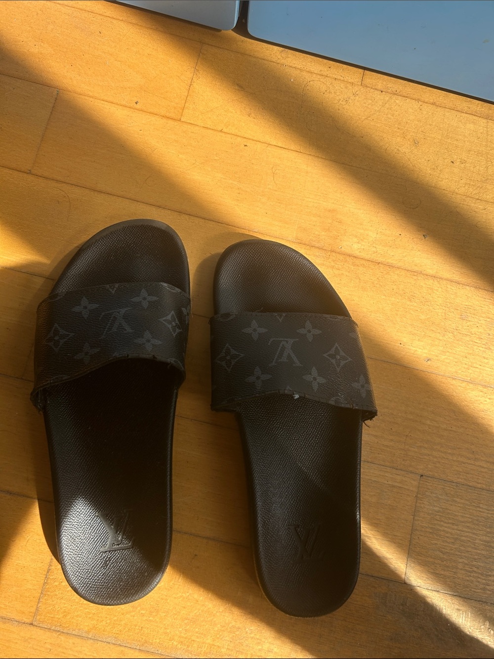 Louis Vuitton slides VERY USED size 10 men’s